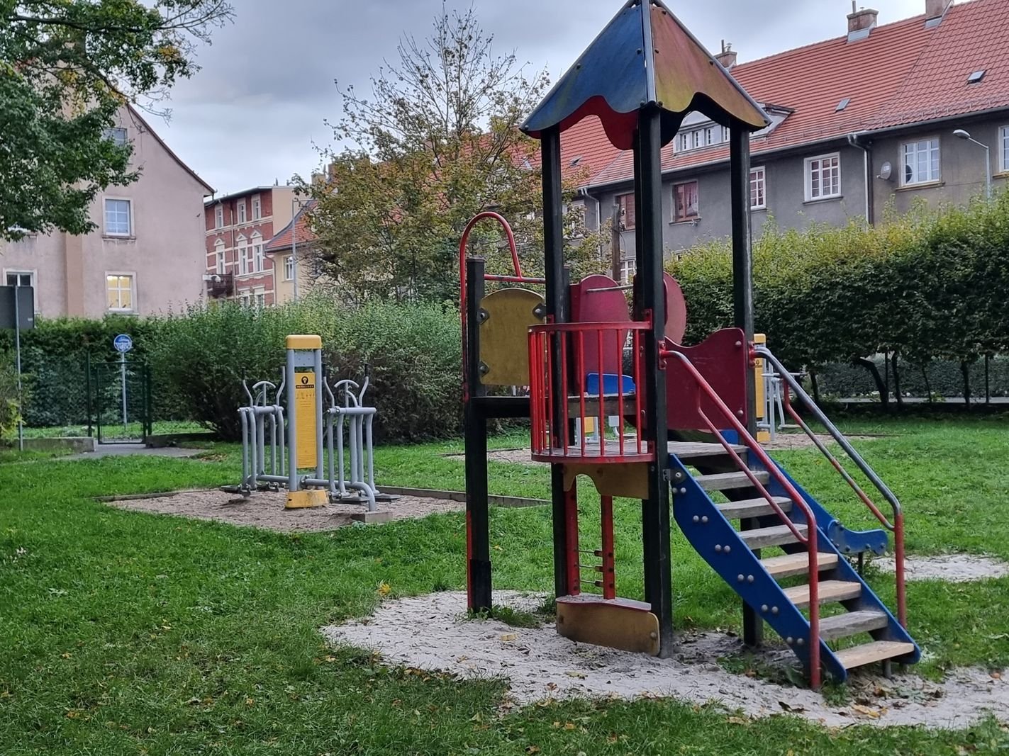rewitalizacja-placu-zabaw-na-osiedlu-robotniczym-128148