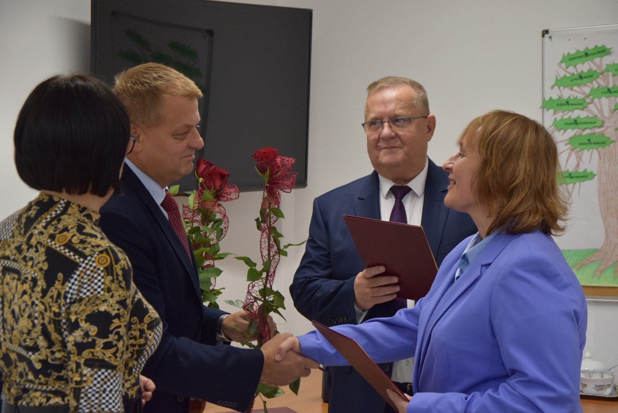nagrody-specjalne-starosty-karkonoskiego-na-dzien-edukacji-128238