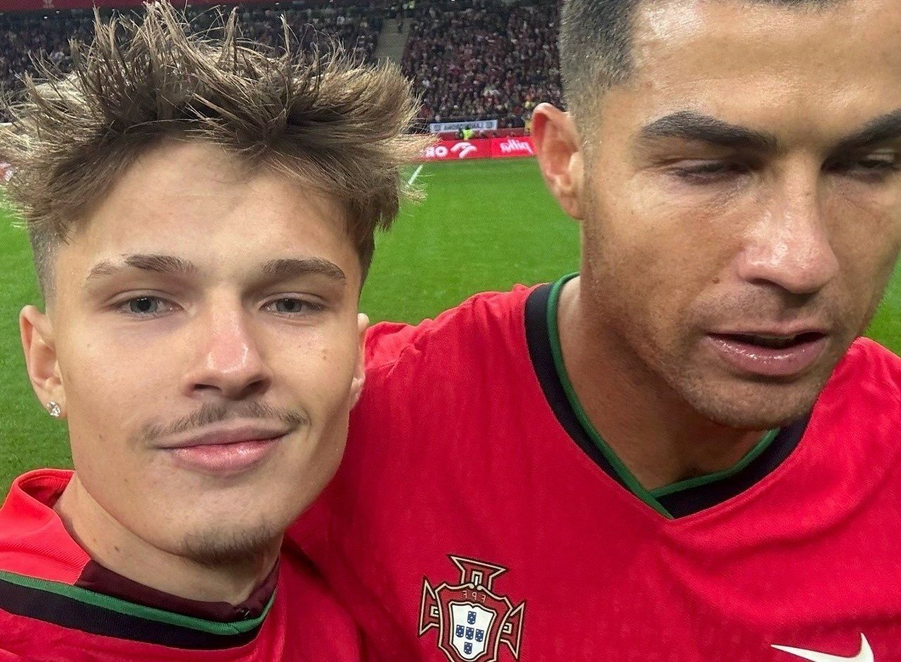 fani-zrobia-wszystko-dla-selfie-z-gwiazda-128260