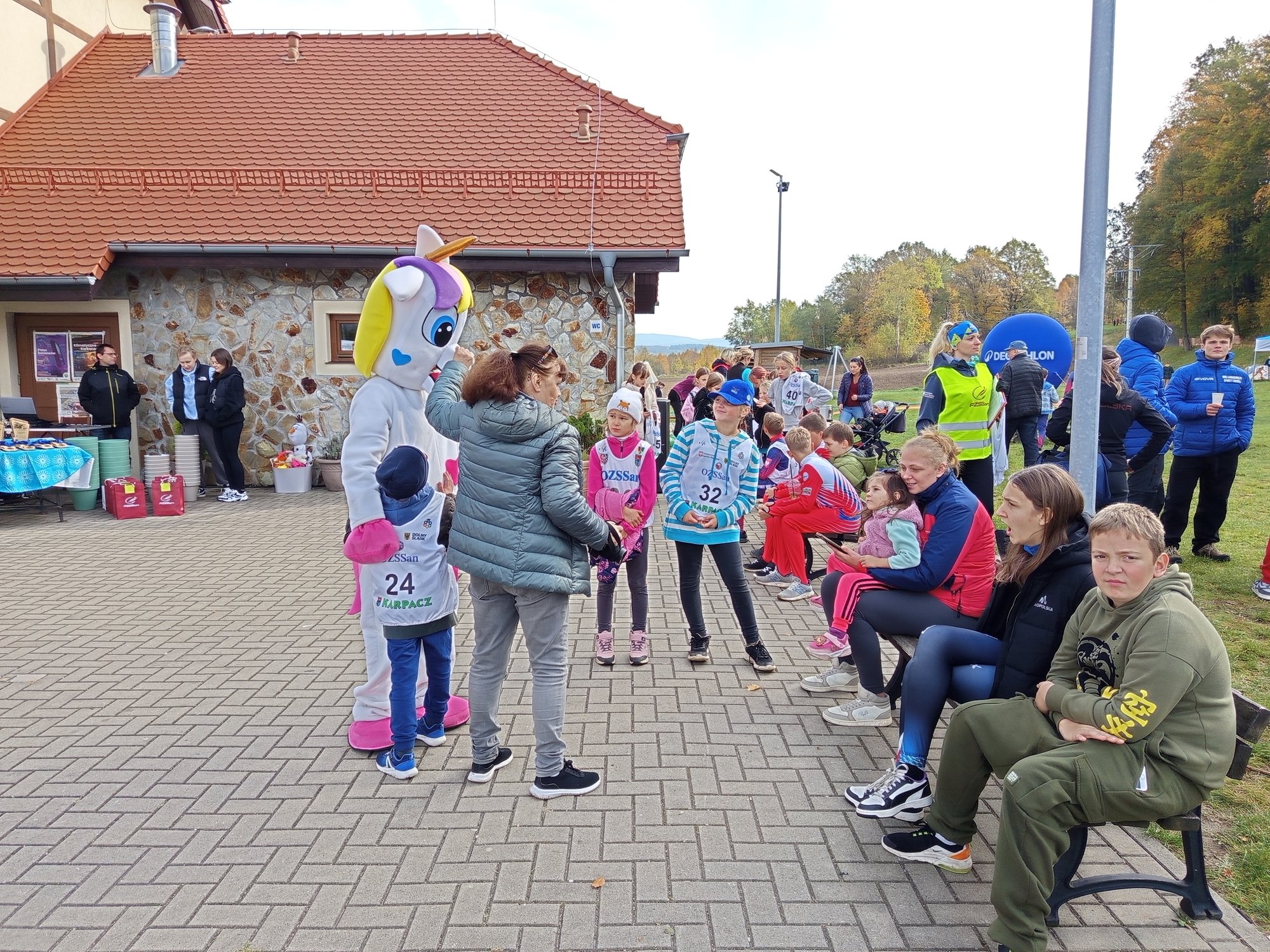 modziez-na-sankach-z-kokami-w-sobieszowie-128384