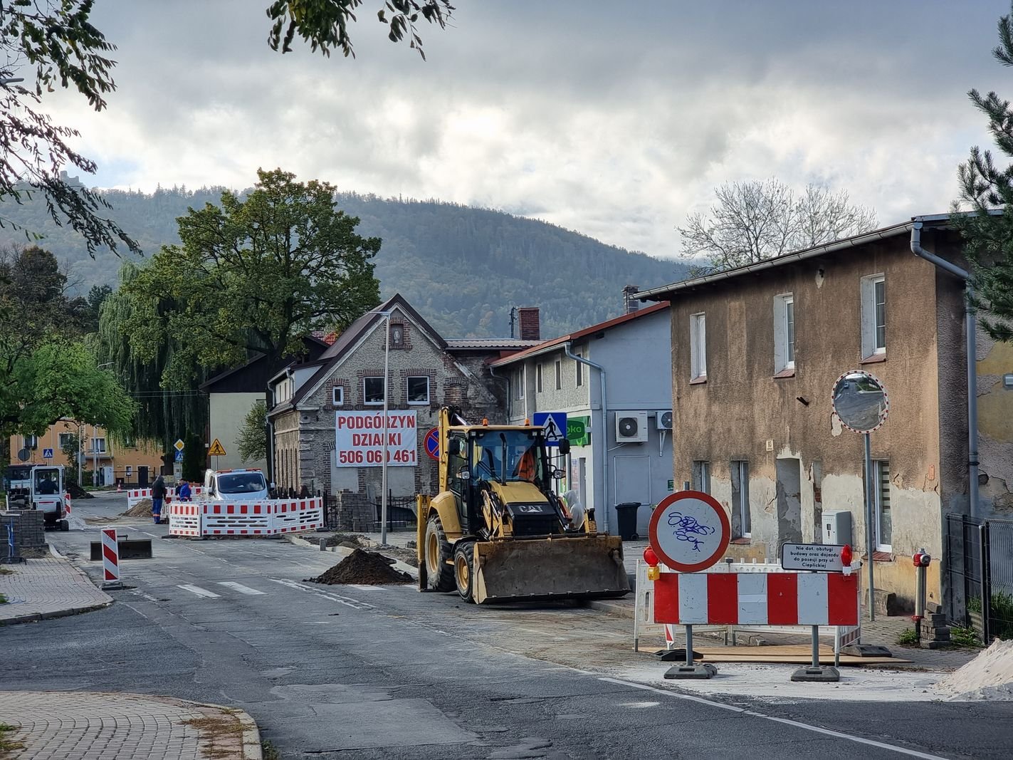 trwa-remont-na-cieplickiej-128399