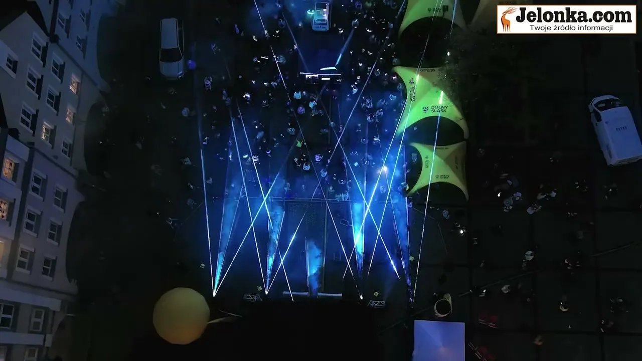 pokaz-laserowy-na-placu-ratuszowym-128419