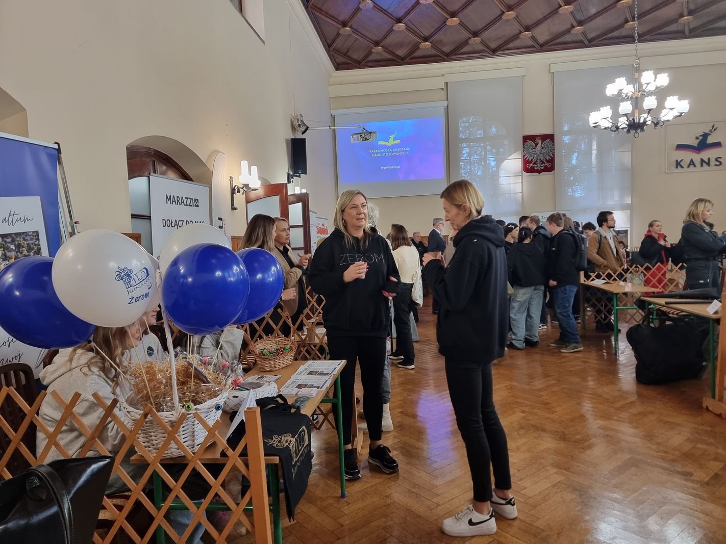 tumy-na-targach-pracy-128547