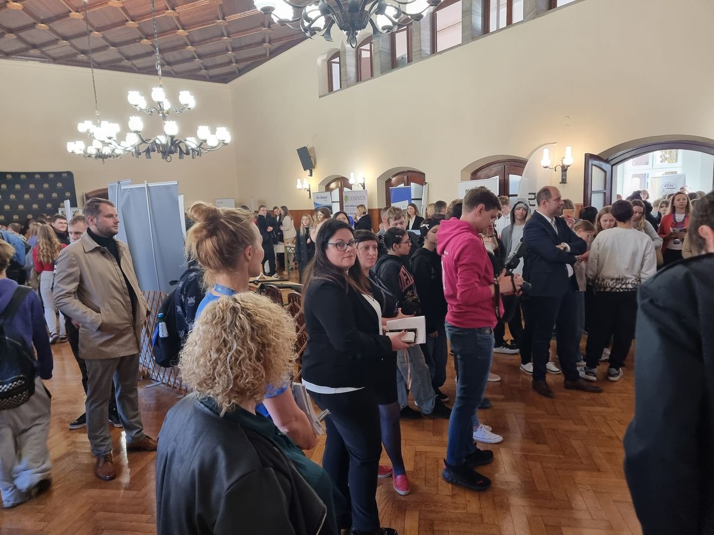 tumy-na-targach-pracy-128547