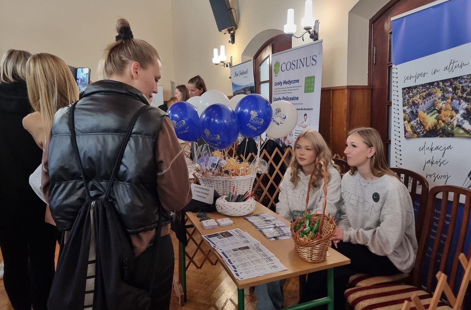 tumy-na-targach-pracy-128547