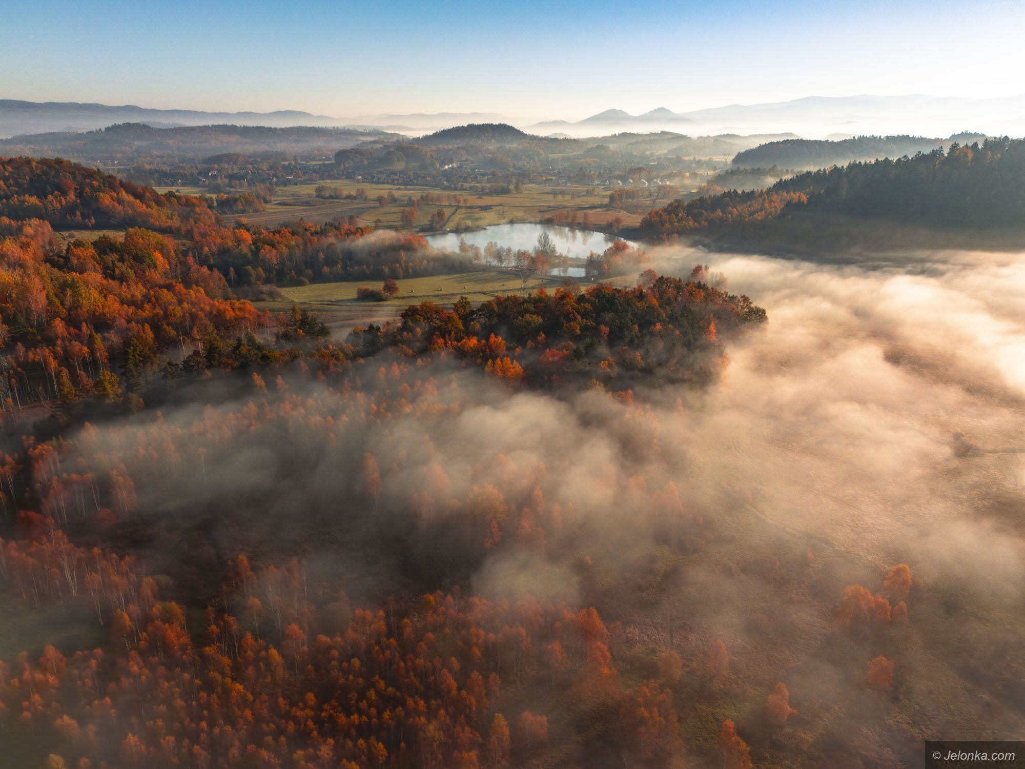 tajemnicza-mga-nad-kotlina-jeleniogorska-spektakl-natury-128584