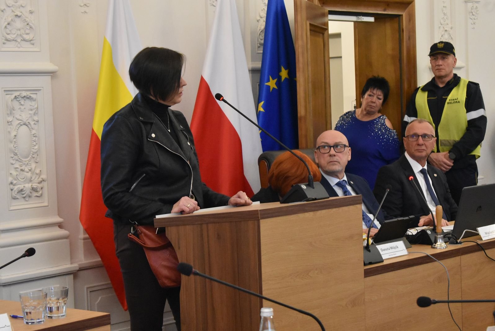 na-sesji-dziewiec-godzin-o-powodzi-128686