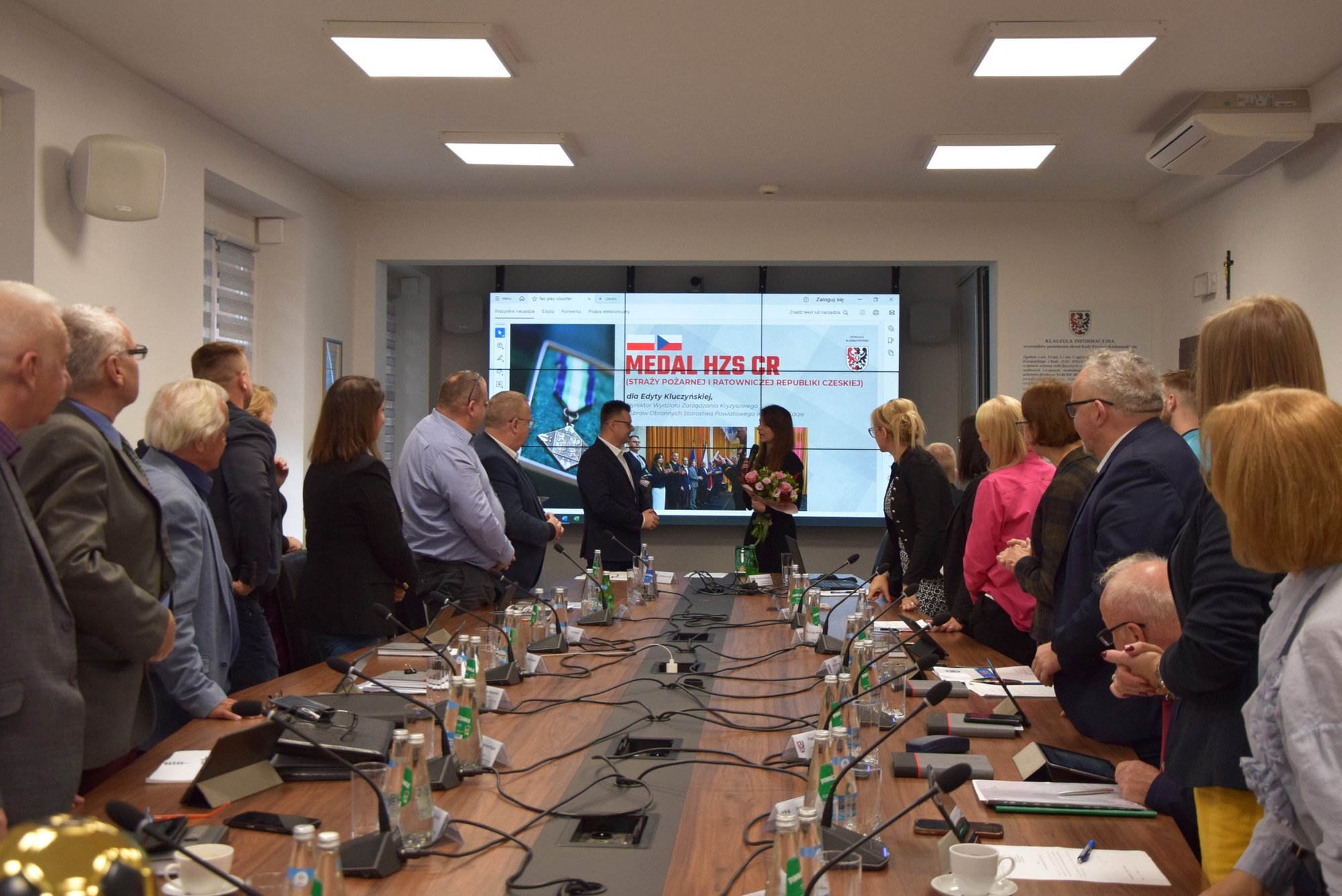 podziekowania-dla-dyrektor-zarzadzania-kryzysowego-128710