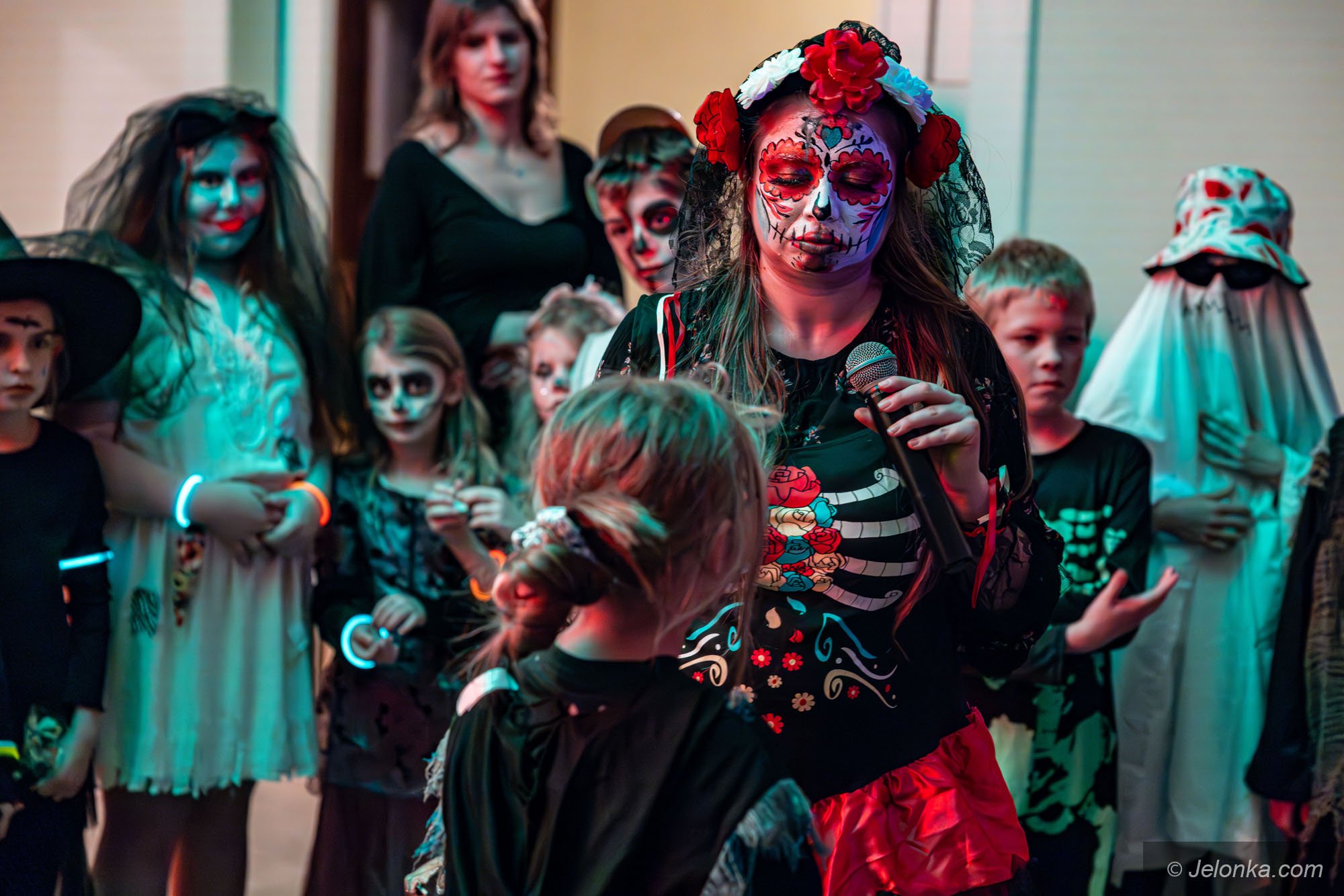 dzieci-i-halloween-na-zameczku-128715