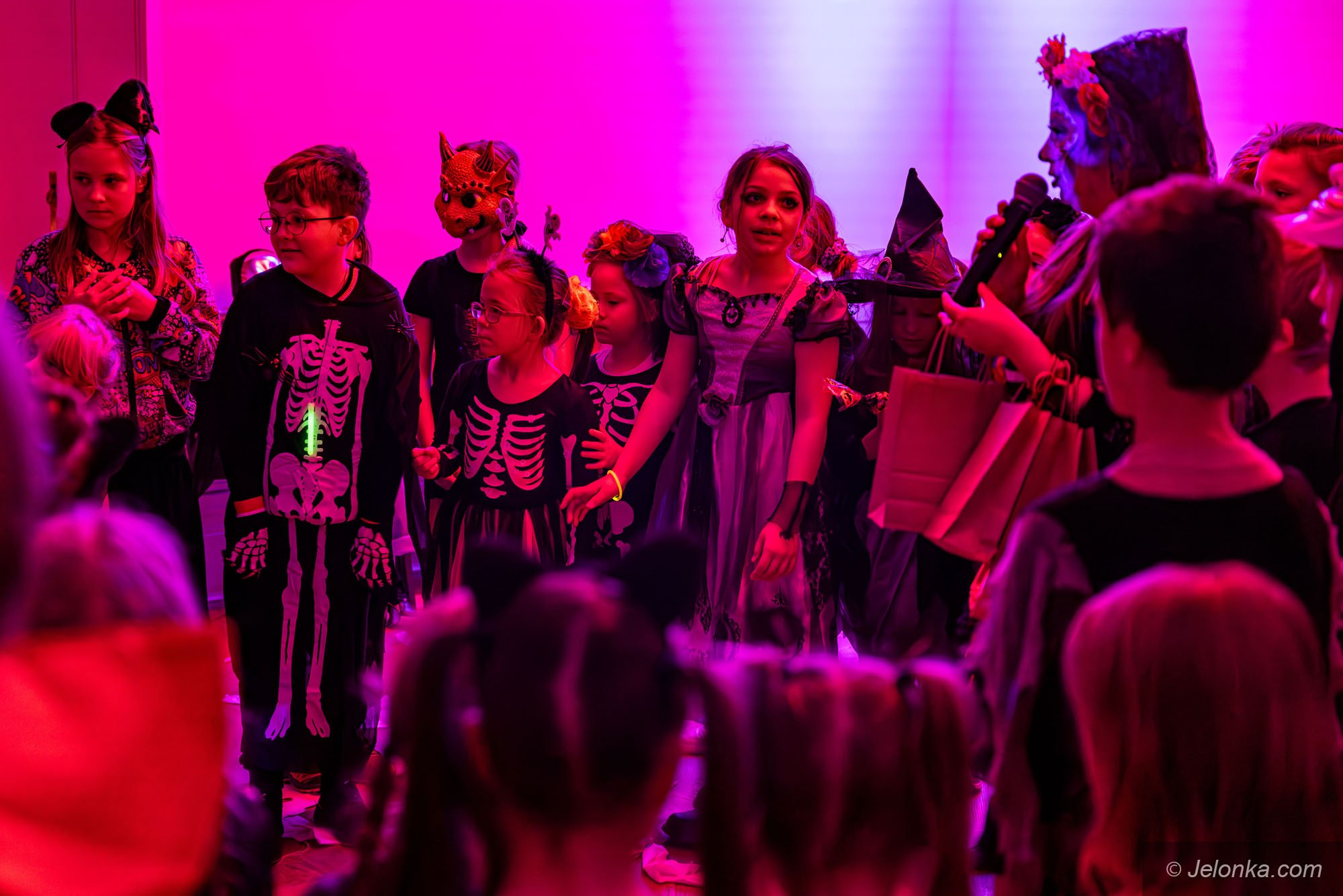 dzieci-i-halloween-na-zameczku-128715