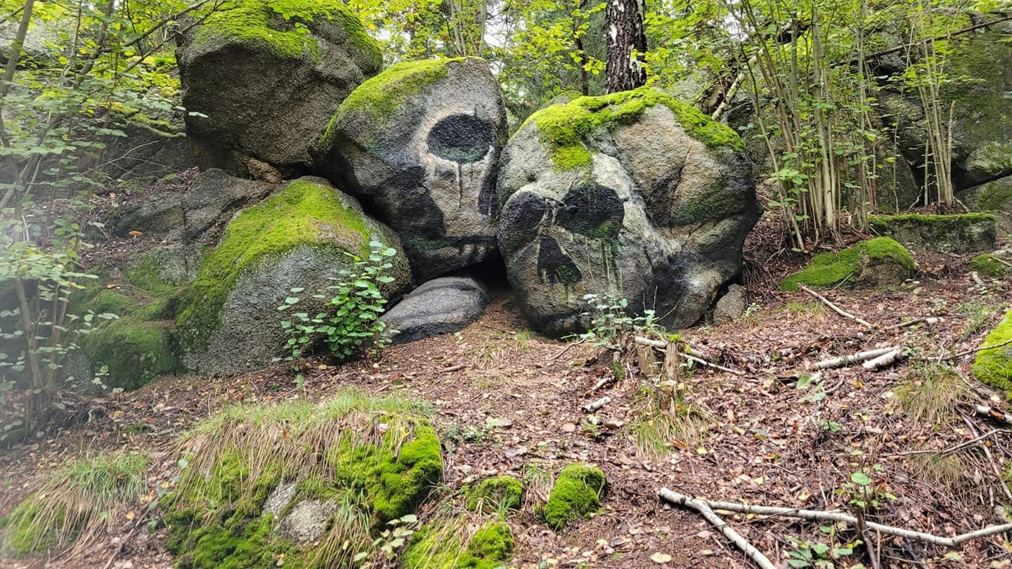 wzgorze-czaszek-nowa-atrakcja-kotliny-jeleniogorskiej-128724
