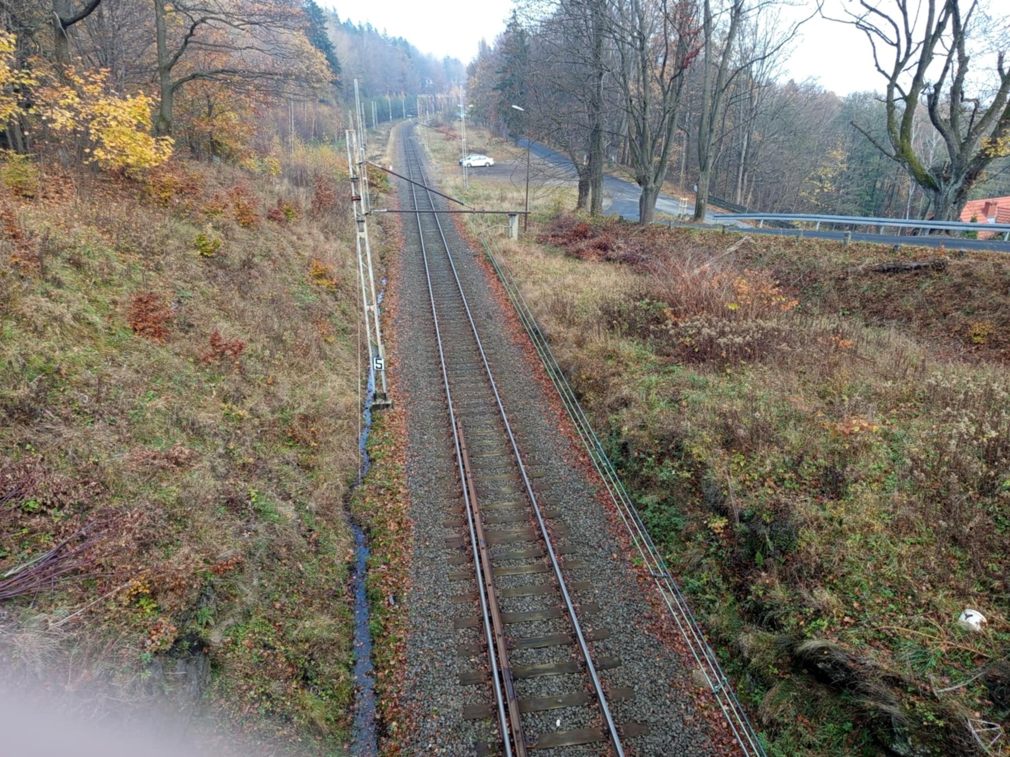 zodzieje-ukradli-kable-nad-torami-128886