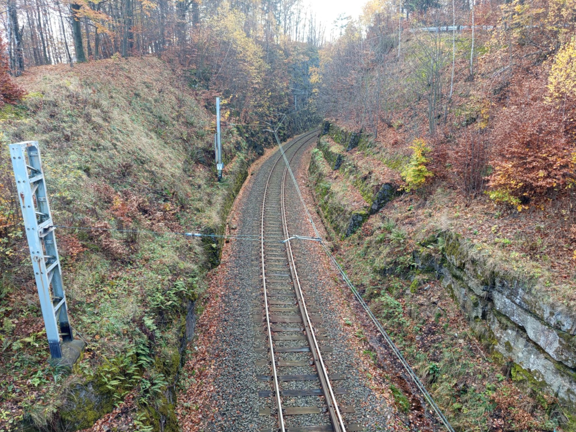 zodzieje-ukradli-kable-nad-torami-128886