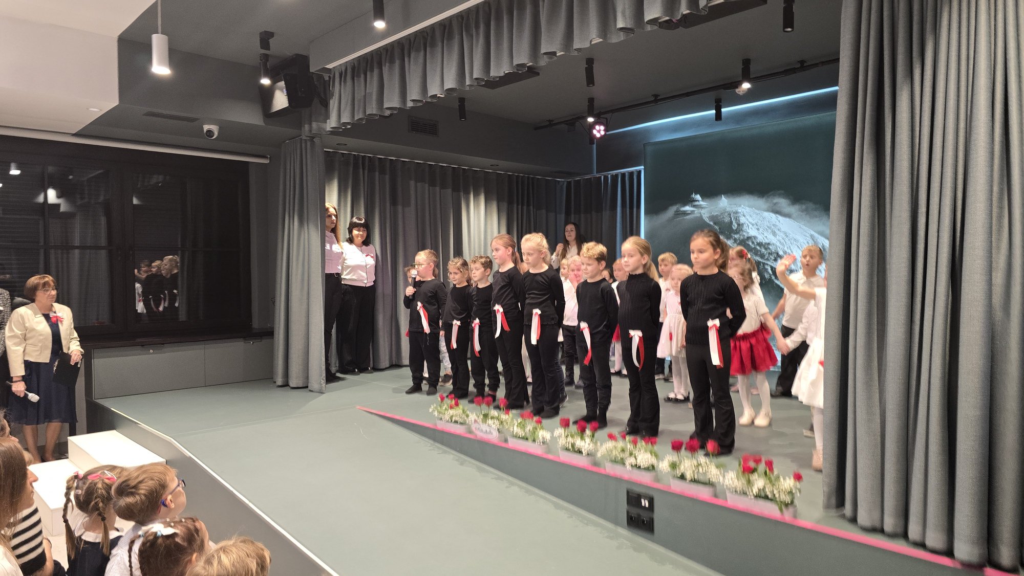 przedszkolaki-z-karpacza-debiutoway-na-scenie-centrum-integracji-edukacji-i-kultury-w-karpaczu-128892