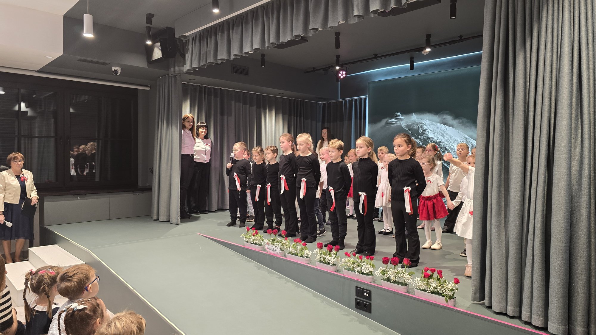 przedszkolaki-z-karpacza-debiutoway-na-scenie-centrum-integracji-edukacji-i-kultury-w-karpaczu-128892