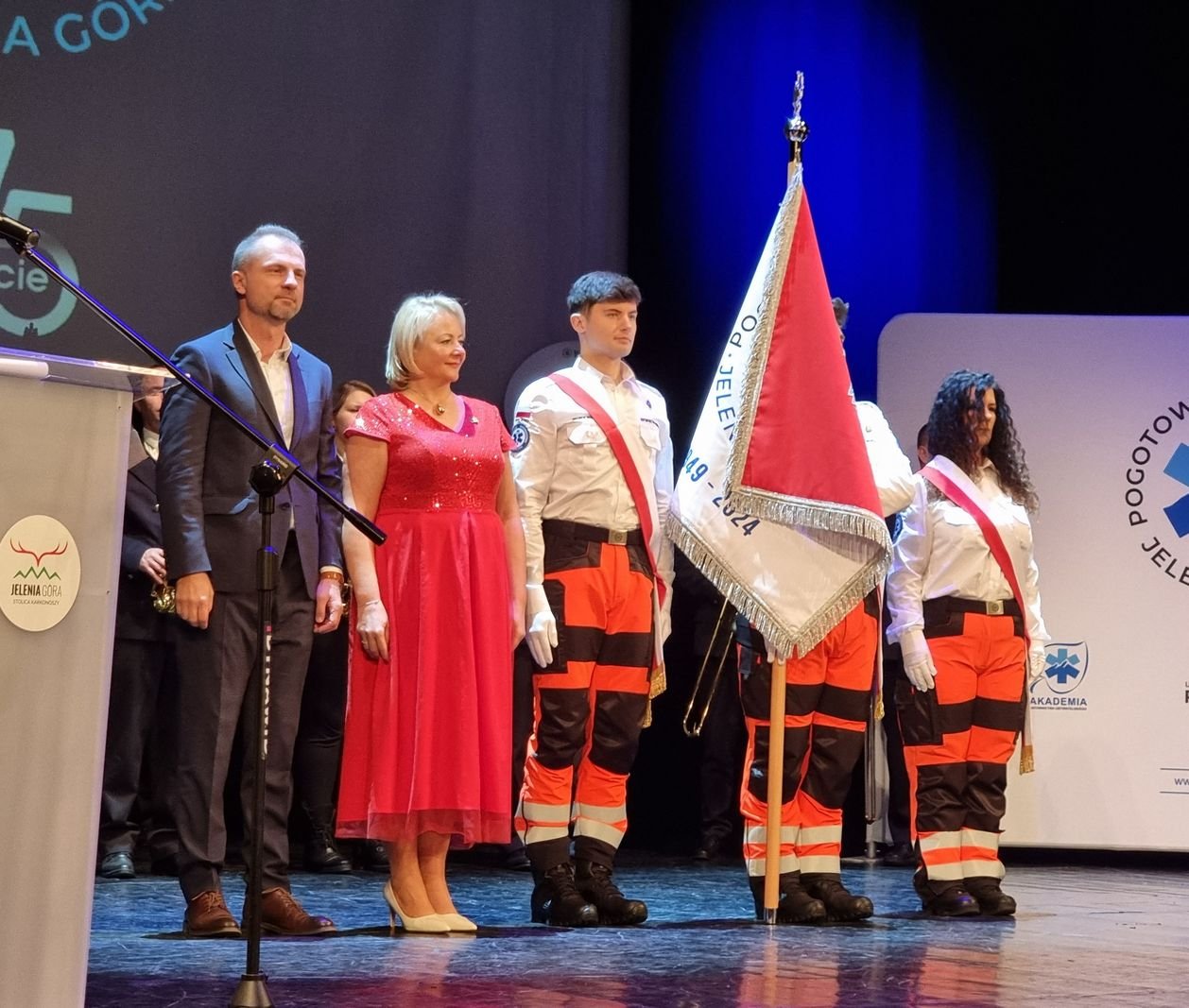 sztandar-na-jubileusz-pogotowia-ratunkowego-128900