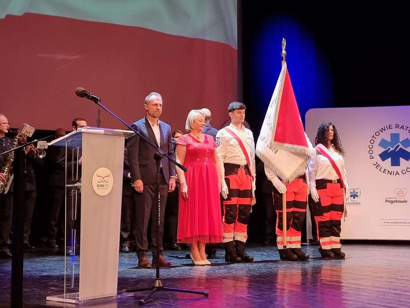 sztandar-na-jubileusz-pogotowia-ratunkowego-128900