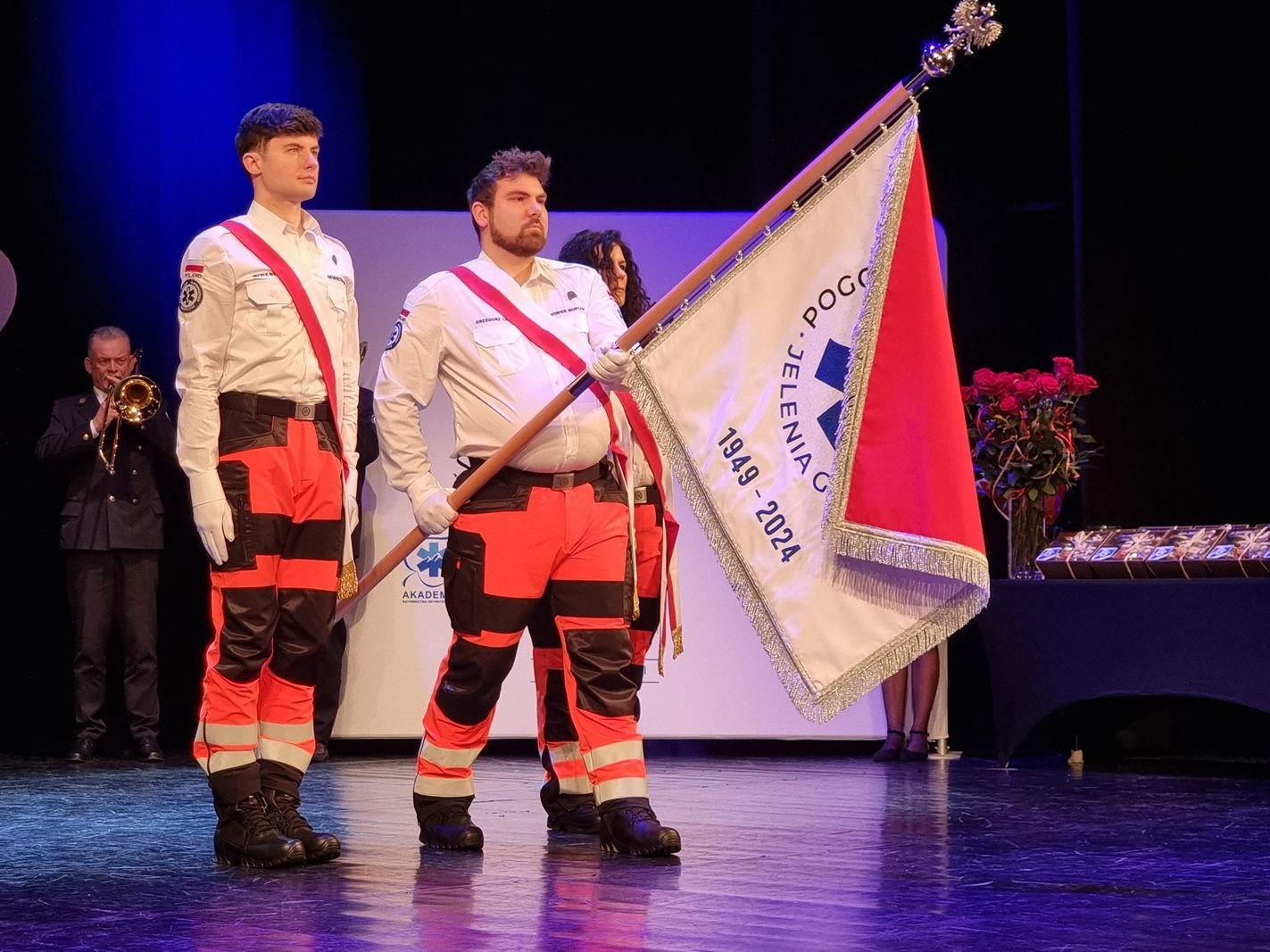 sztandar-na-jubileusz-pogotowia-ratunkowego-128900