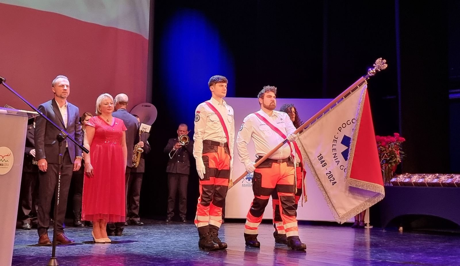 sztandar-na-jubileusz-pogotowia-ratunkowego-128900