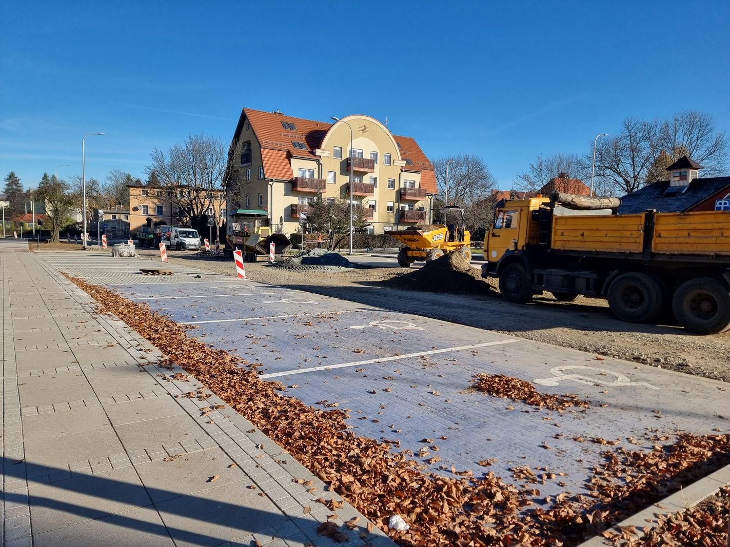 jesien-na-przebudowie-placu-128905