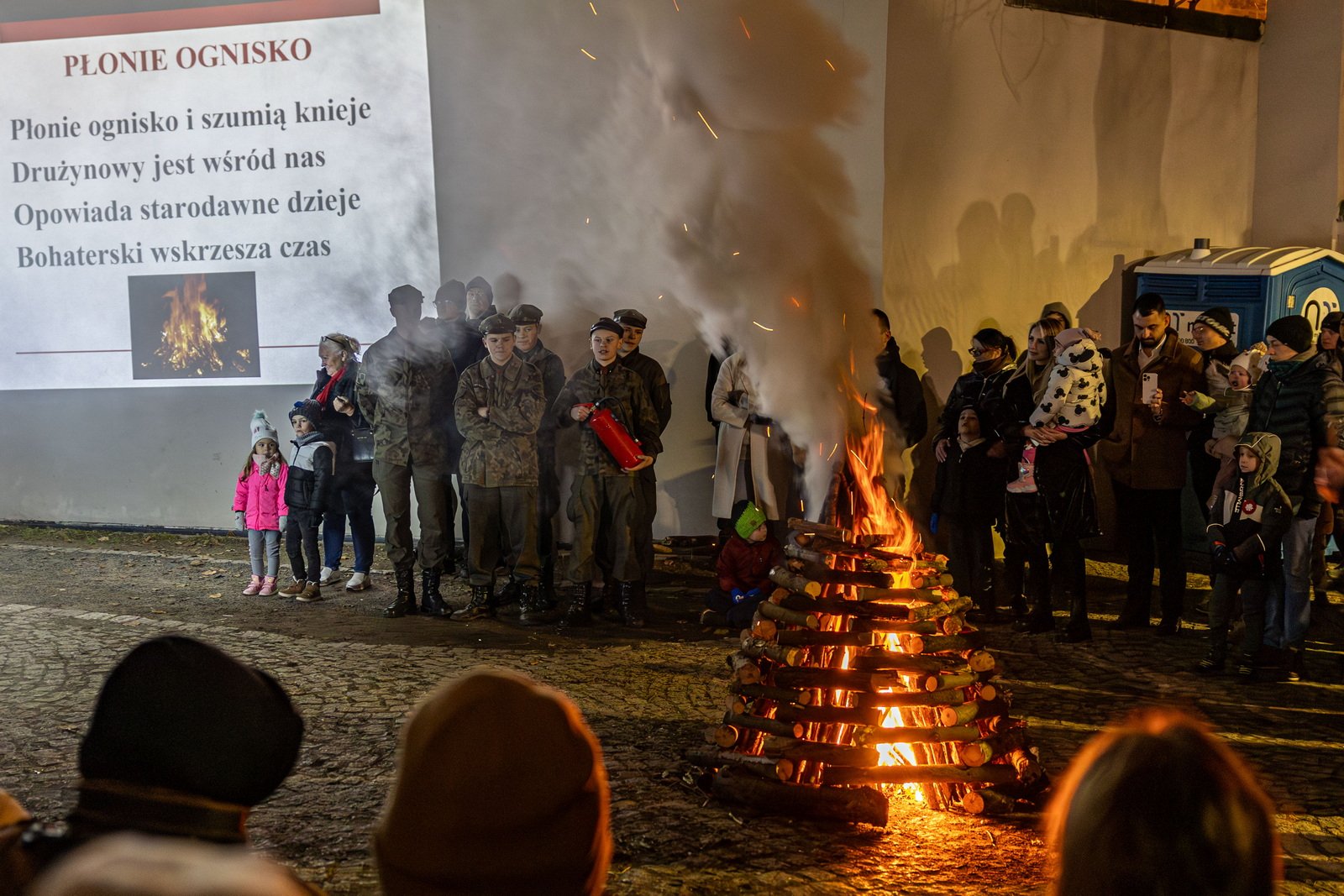 patriotyczne-ognisko-w-jeleniej-gorze-128939