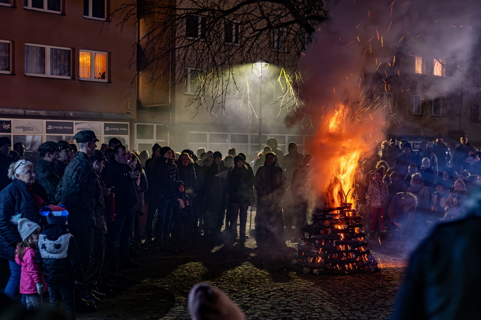 patriotyczne-ognisko-w-jeleniej-gorze-128939