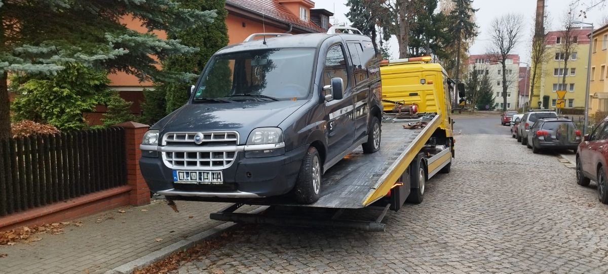 znikney-dwa-auto-wraki-129080