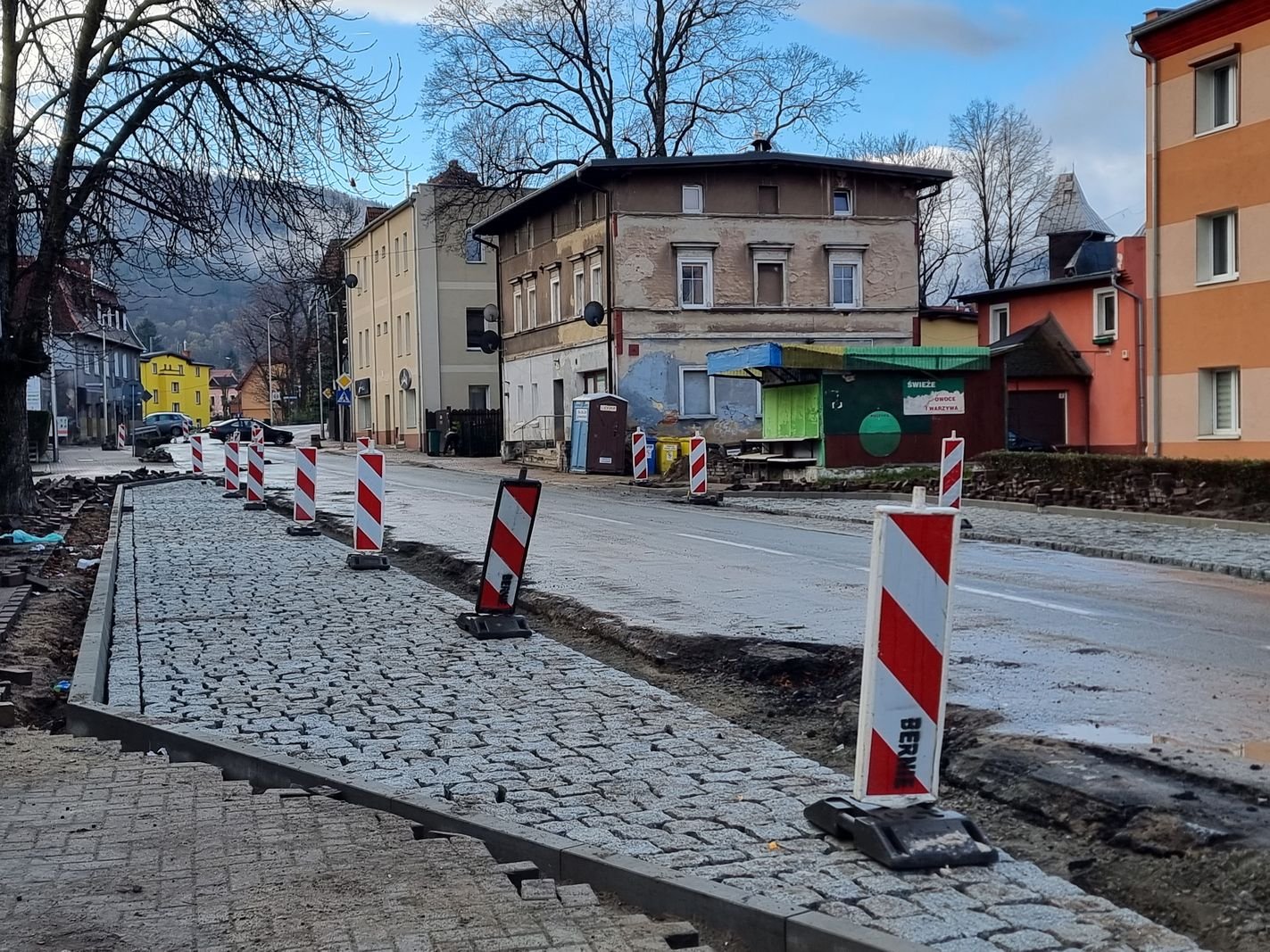 drogowcy-remontuja-cieplicka-129244