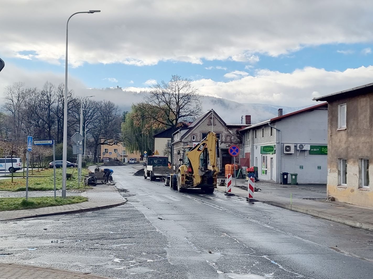 drogowcy-remontuja-cieplicka-129244