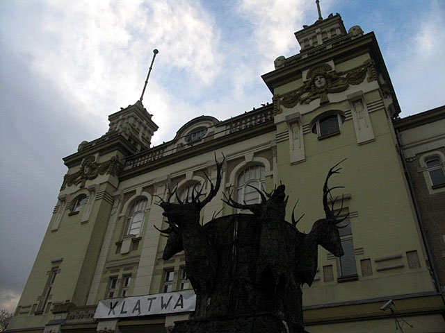 echa-klapy-klatwy-mocny-gos-akustyka-12935