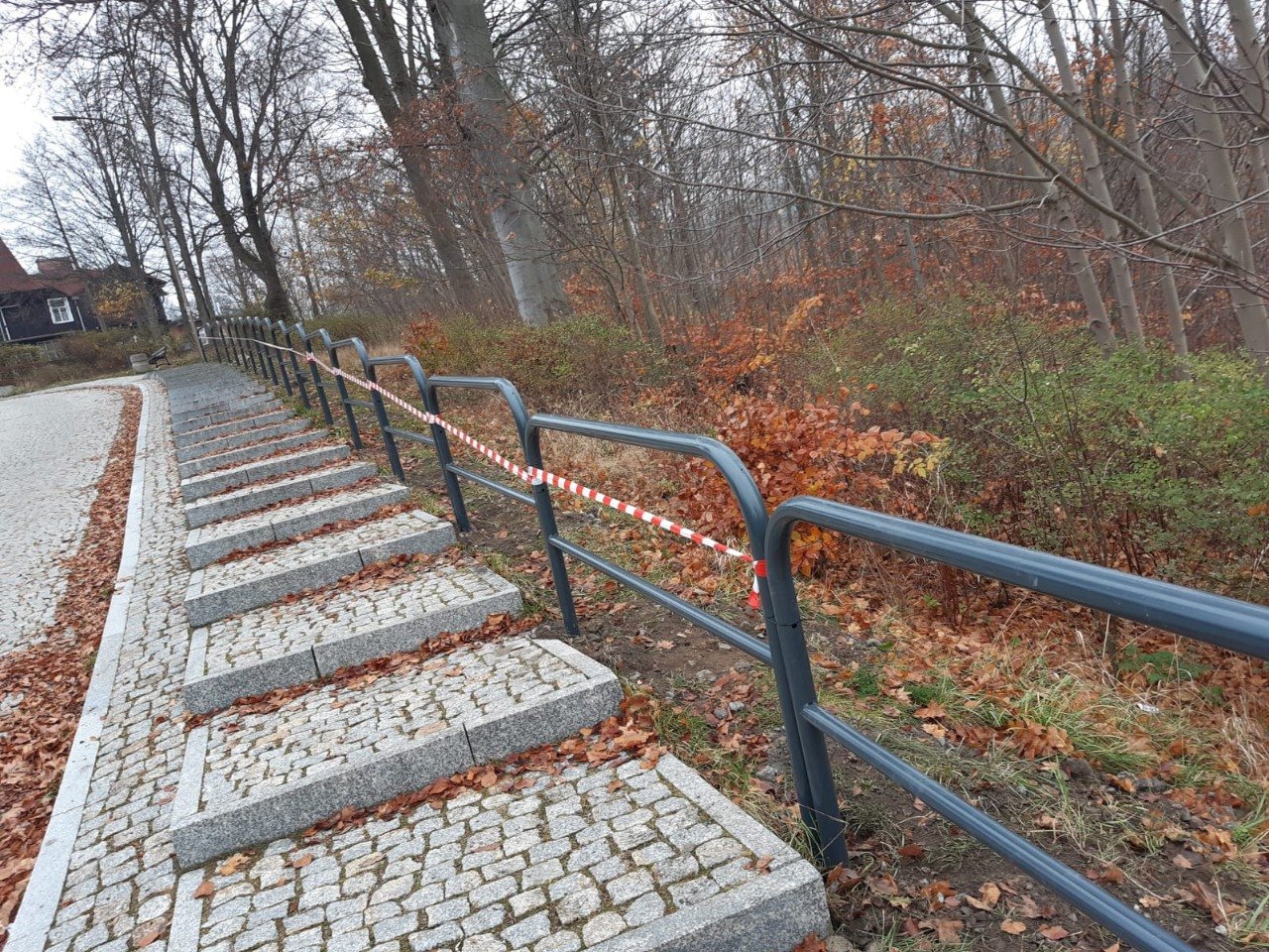 nowe-barierki-przy-ul-turystycznej-129350