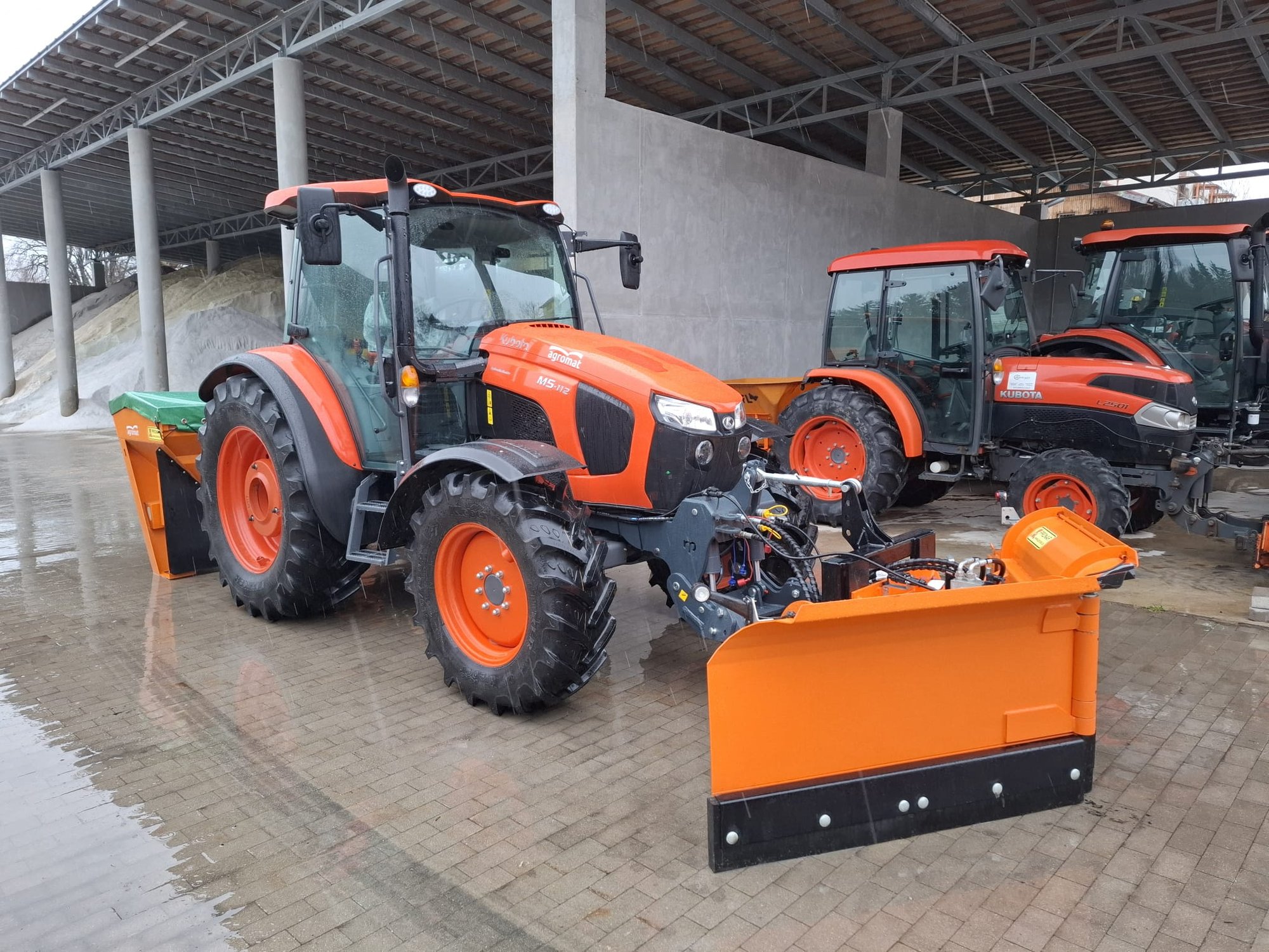 traktor-pomoze-odsniezyc-kurort-129376