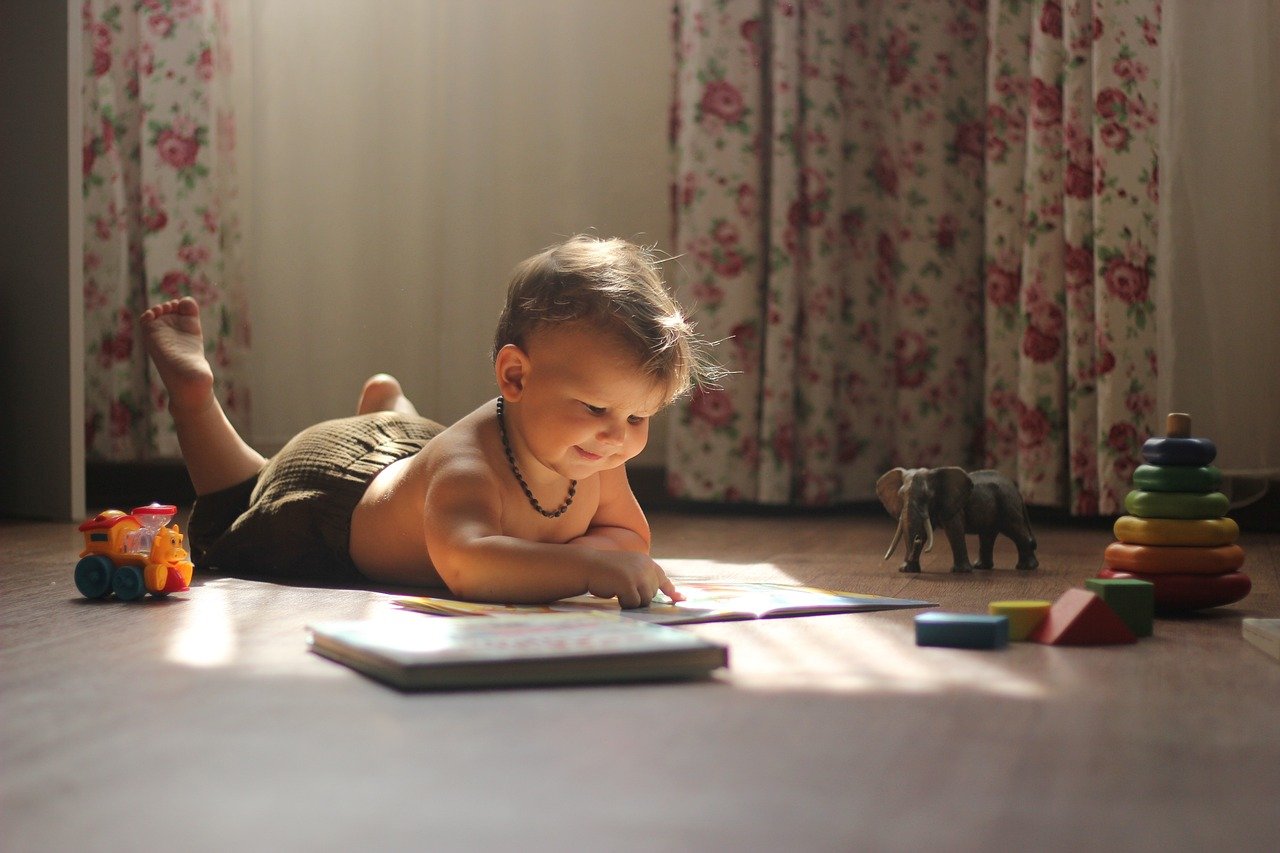swiat-marzen-w-dzieciecych-rekach-zabawki-strazak-sam-i-figurki-sylvanian-families-129403