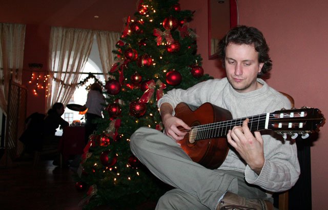 jak-ukasz-pietrzak-zakocha-sie-w-gitarze-12945