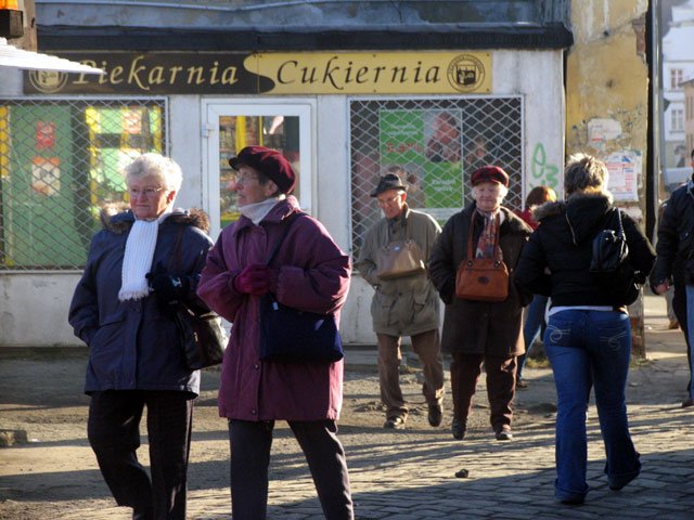 Torebki na piersiach – to niemiecki sposób na uniknięcie kradzieży podczas zwiedzania Jeleniej Góry.