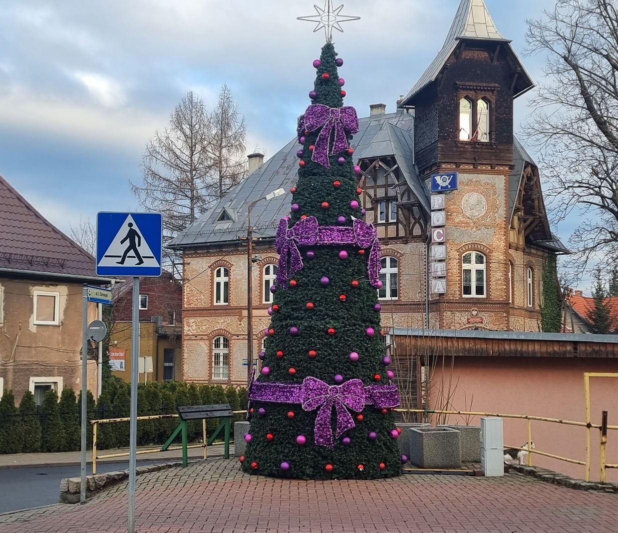 w-sobieszowie-juz-stoi-choinka-129472