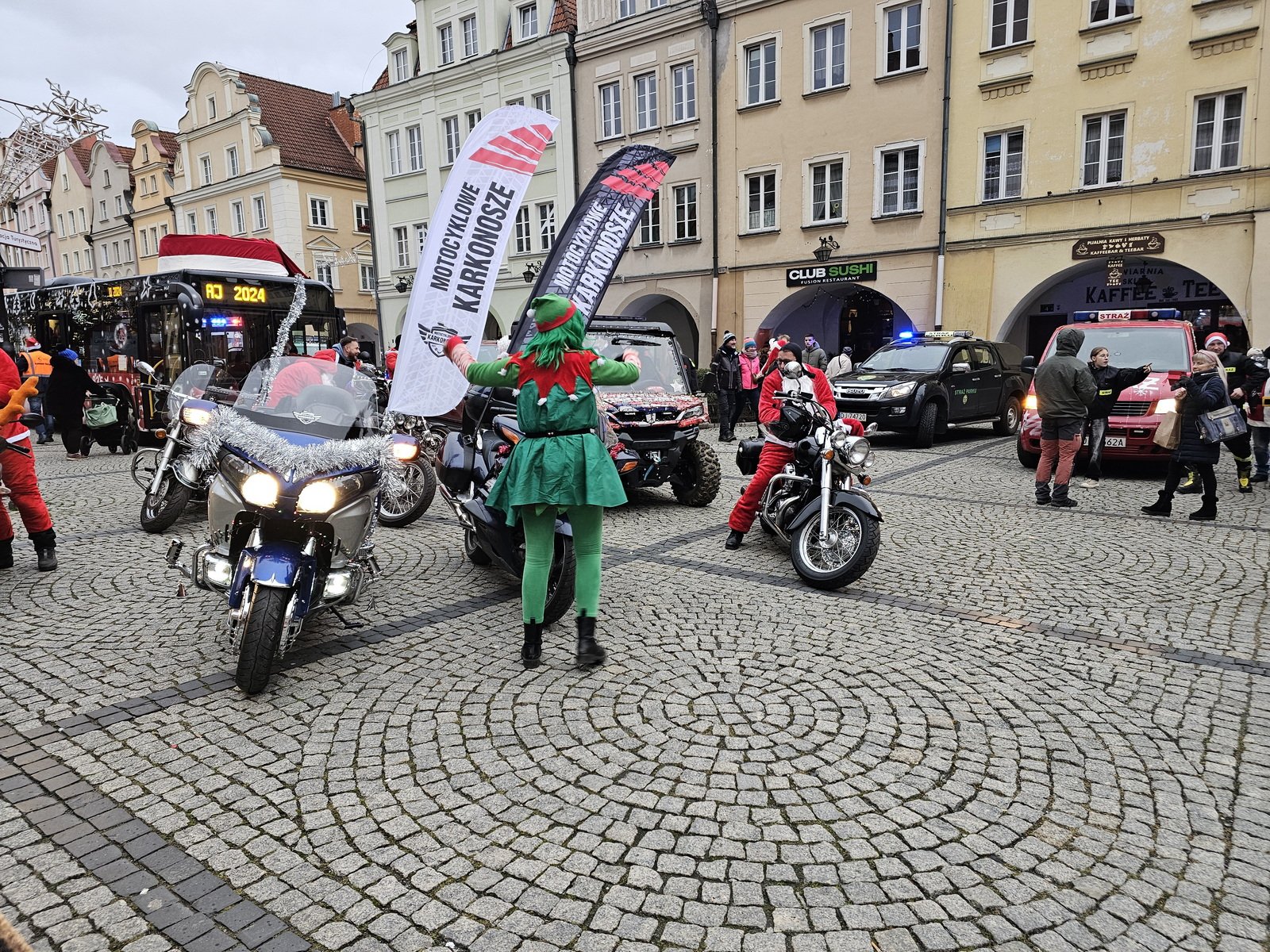 choinka-swieci-jedziemy-do-cieplic-129525