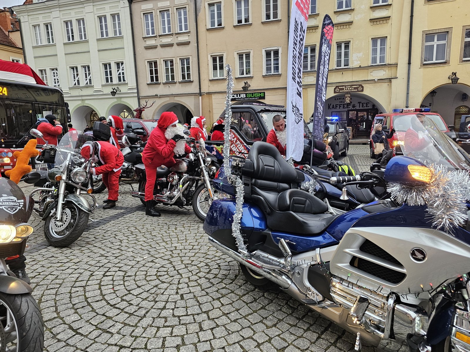 choinka-swieci-jedziemy-do-cieplic-129525