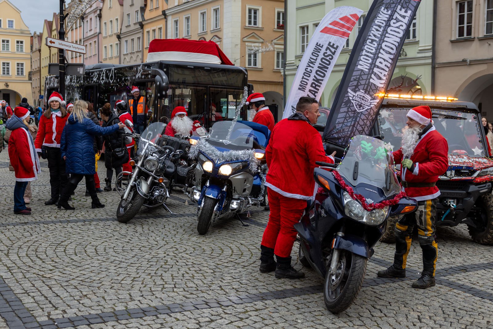 magiczne-swieta-w-jeleniej-gorze-miasto-rozbyso-129533