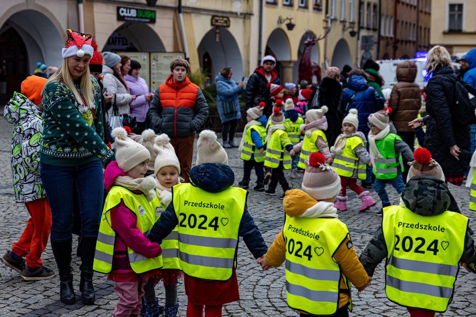 magiczne-swieta-w-jeleniej-gorze-miasto-rozbyso-129533