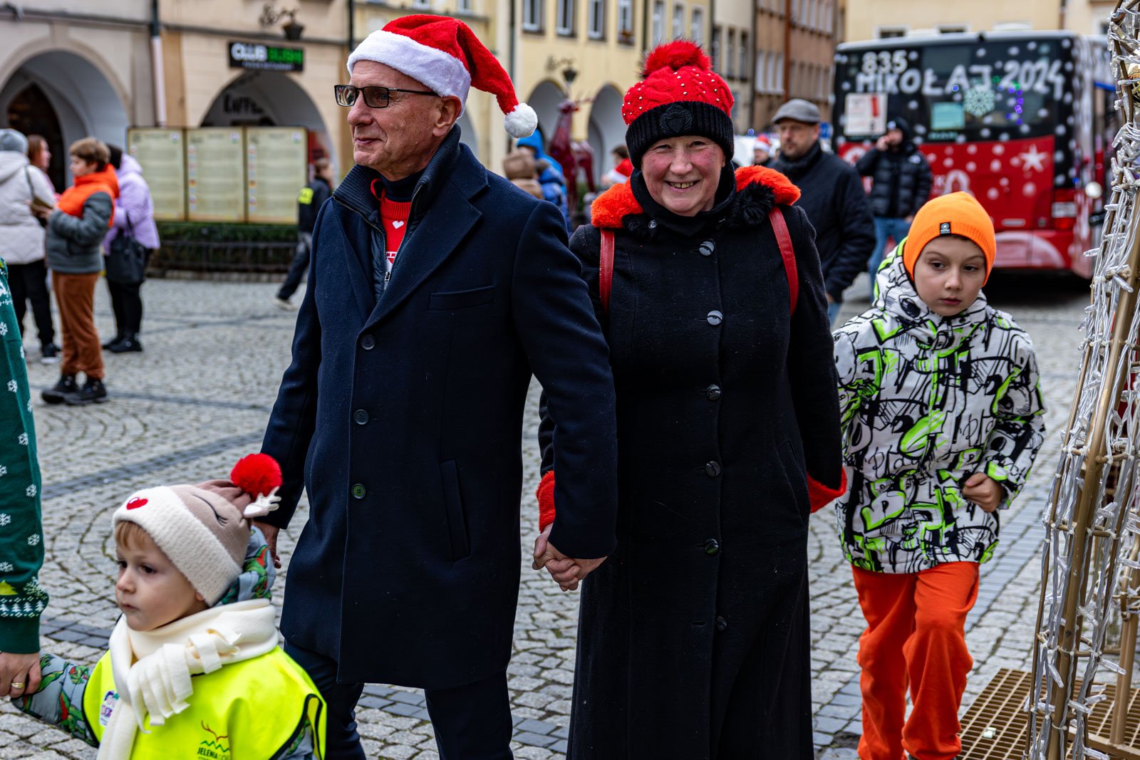 magiczne-swieta-w-jeleniej-gorze-miasto-rozbyso-129533