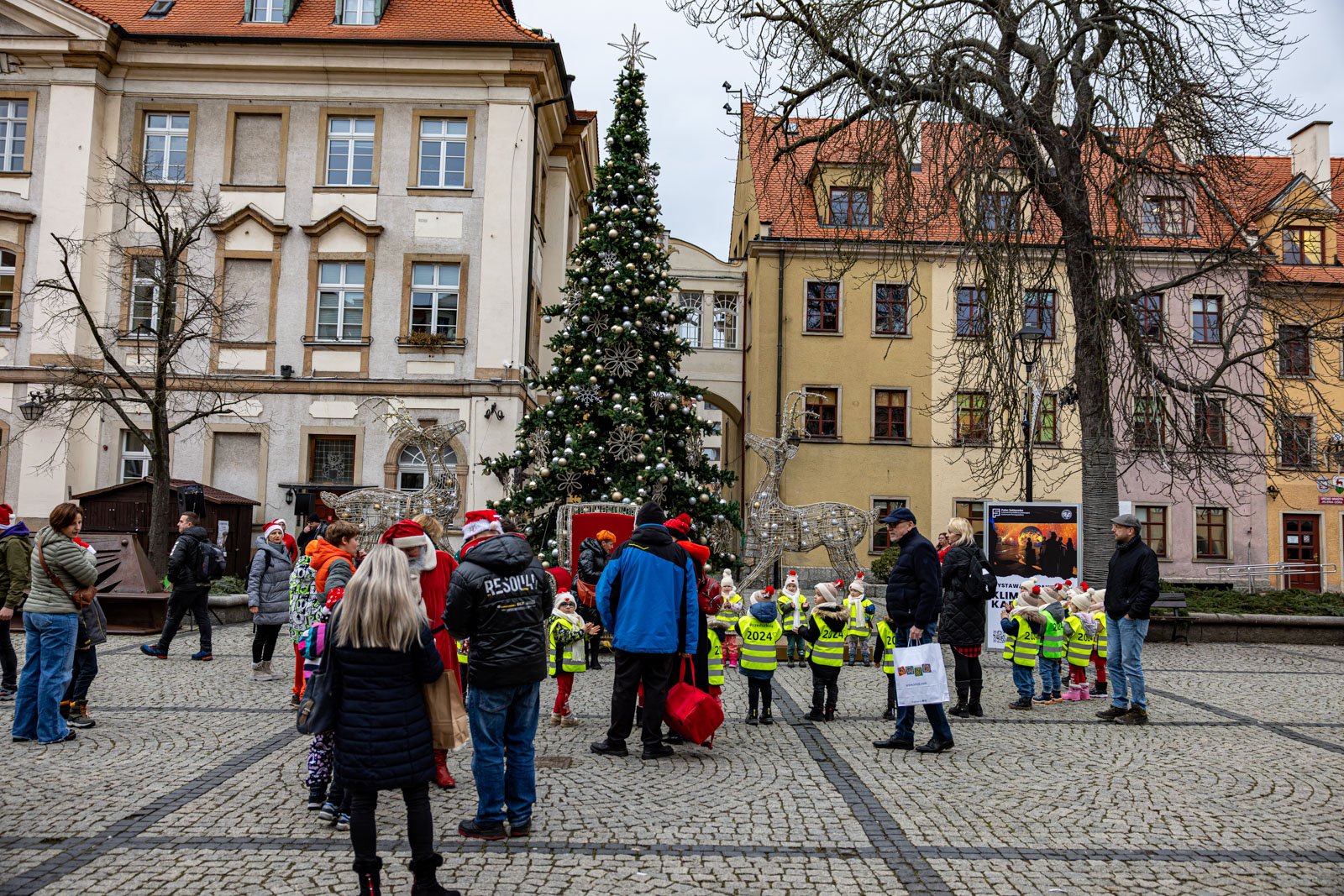 magiczne-swieta-w-jeleniej-gorze-miasto-rozbyso-129533