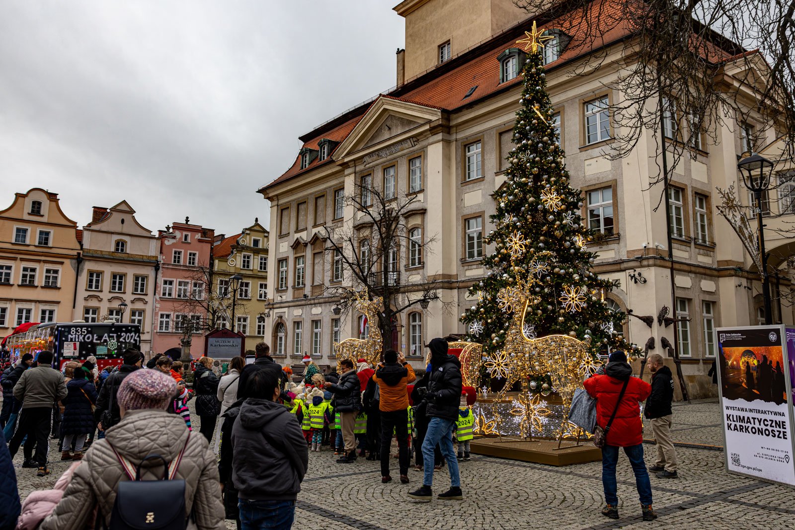 magiczne-swieta-w-jeleniej-gorze-miasto-rozbyso-129533