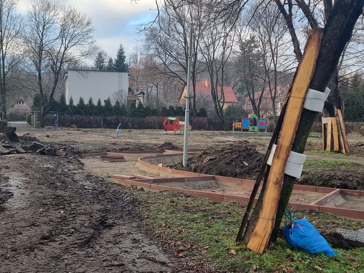 odnowiony-plac-zabaw-z-budzetu-obywatelskiego-129538