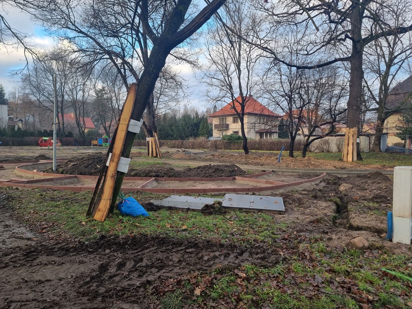odnowiony-plac-zabaw-z-budzetu-obywatelskiego-129538
