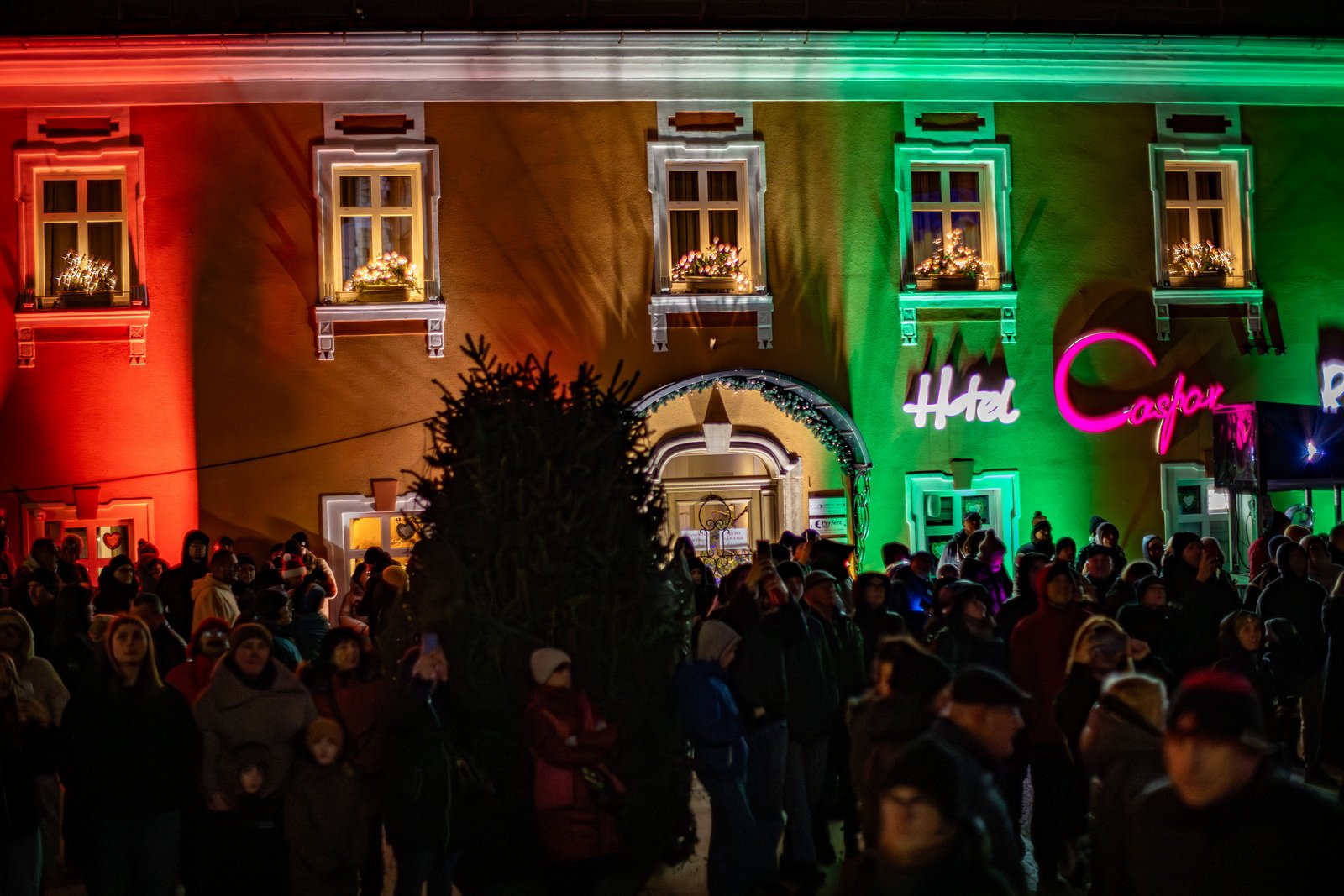 kolorowe-cieplice-rozswietlone-festiwalem-swiata-129549