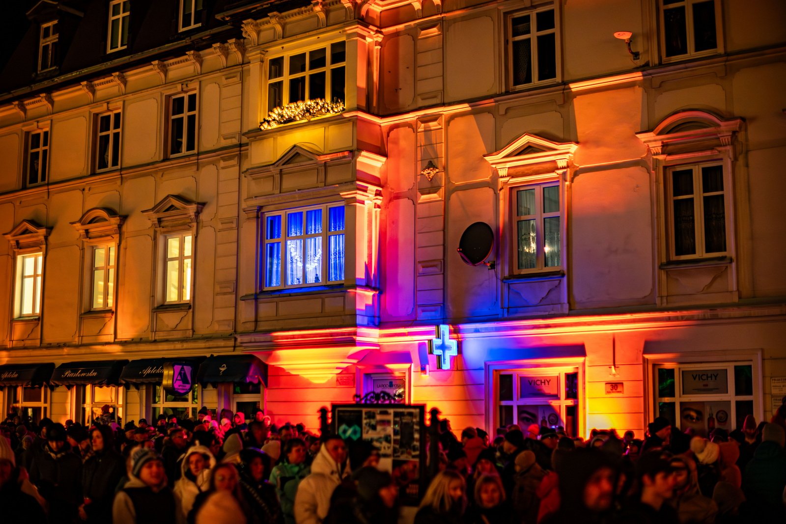 kolorowe-cieplice-rozswietlone-festiwalem-swiata-129549