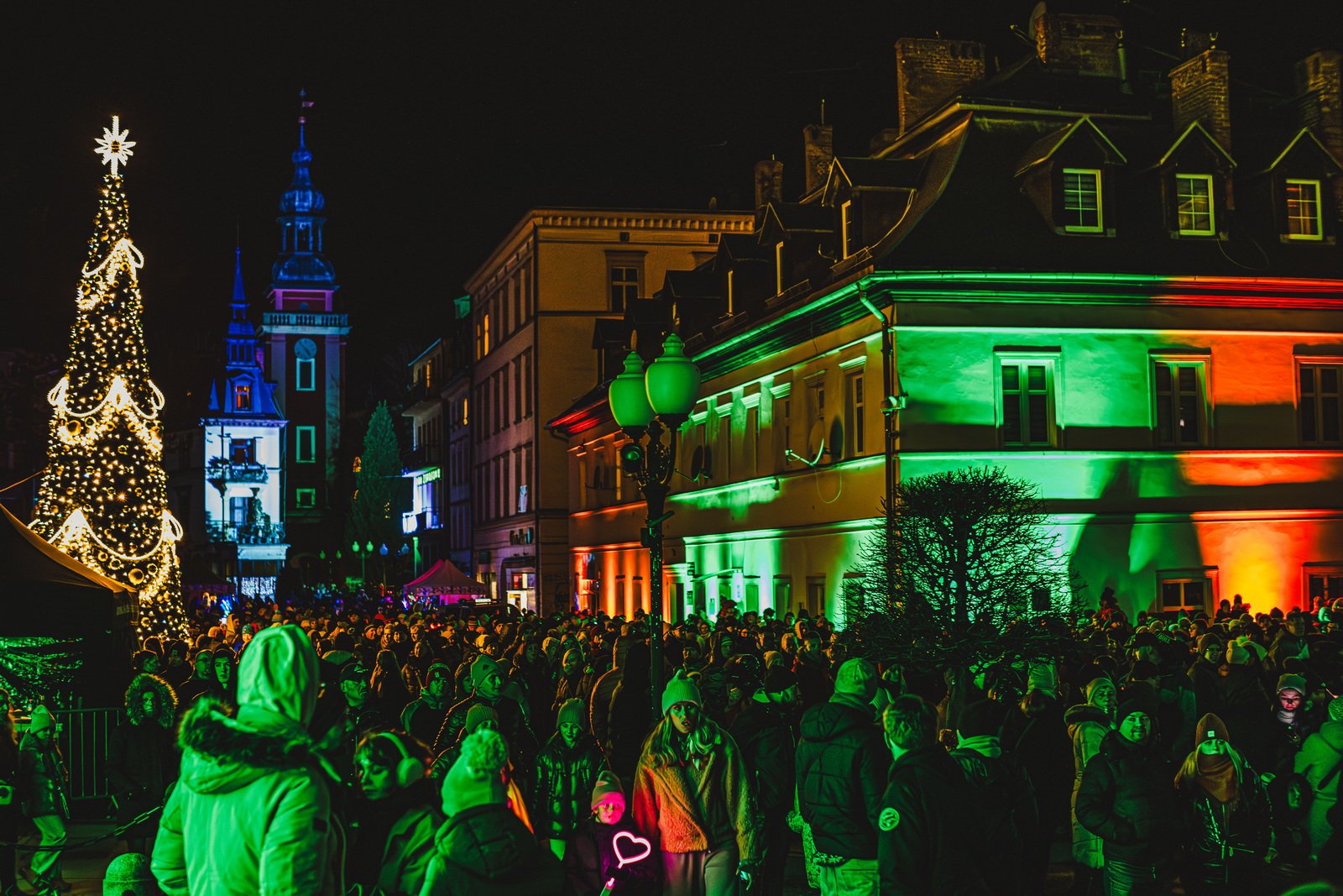 kolorowe-cieplice-rozswietlone-festiwalem-swiata-129549
