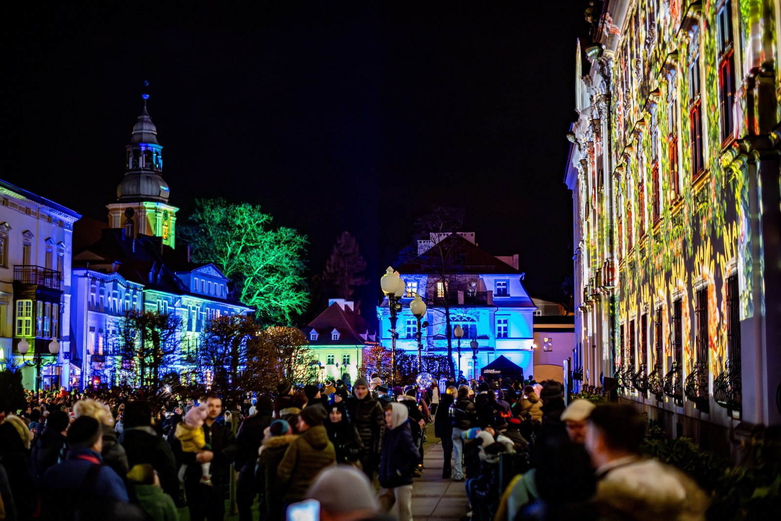 kolorowe-cieplice-rozswietlone-festiwalem-swiata-129549