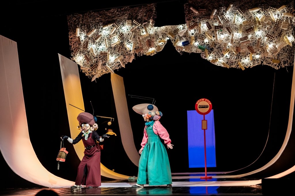 teatralny-recykling-familijny-zauroczy-dzieci-129561